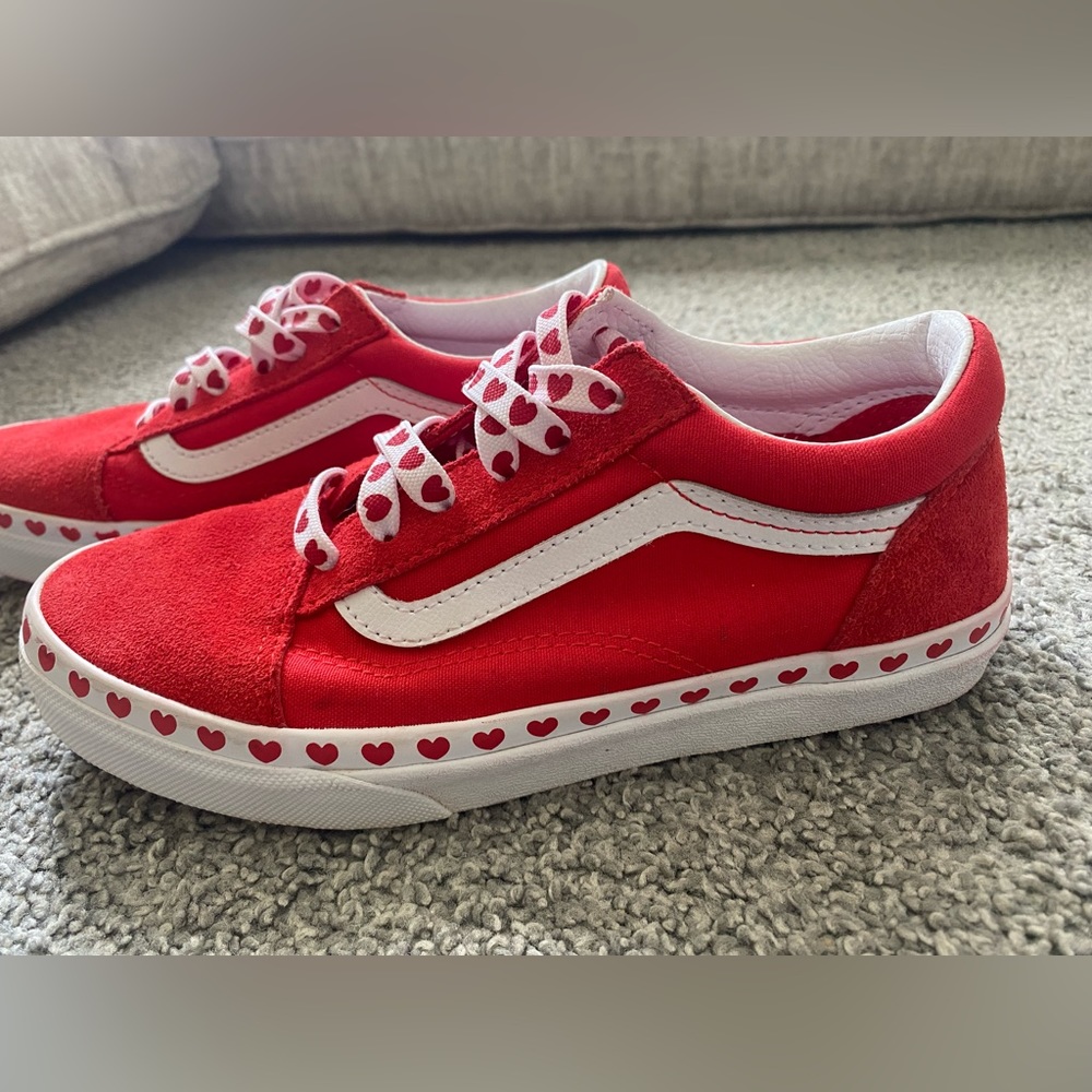 Vans-Red Hearts Juniors Size 4